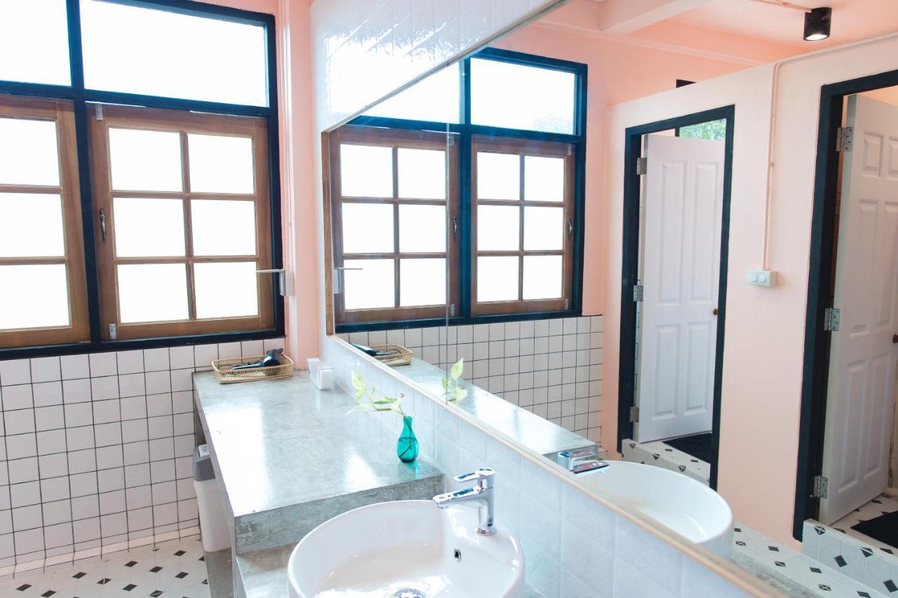 Bangpho Story Hostel Bangkok Exterior photo