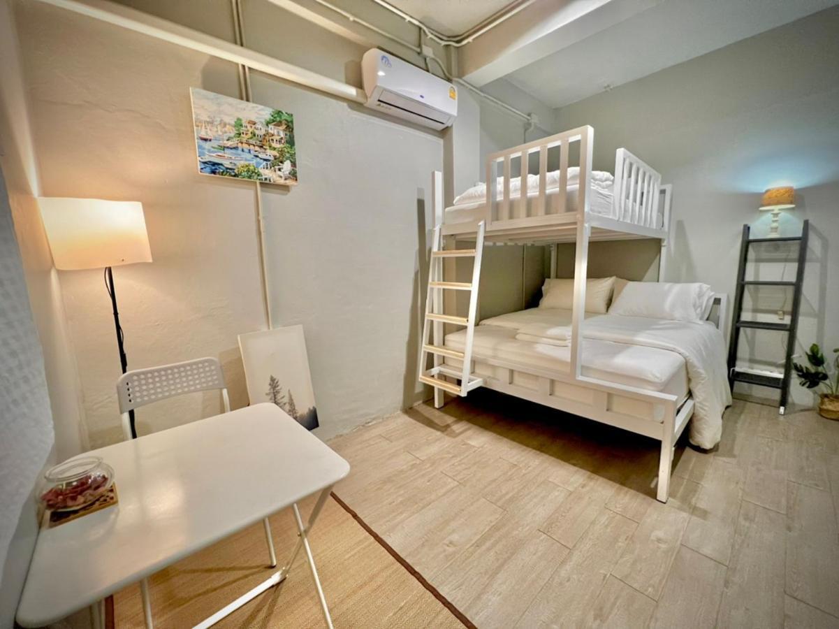 Bangpho Story Hostel Bangkok Exterior photo